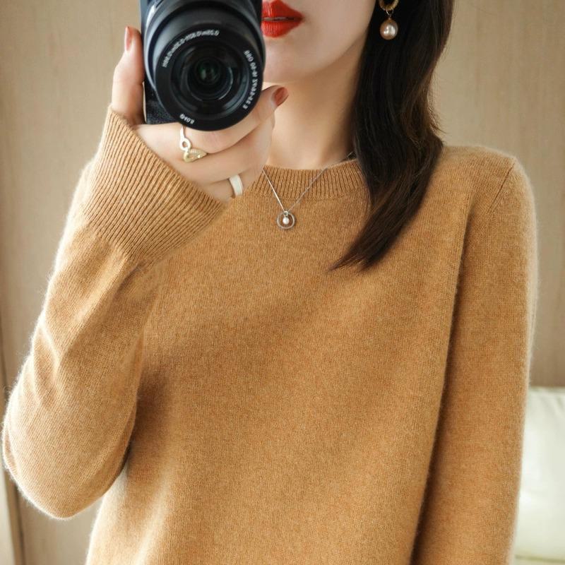 Trendy Women's Wool Sweater: Loose-Fit, Round Neck, Perfect for Autumn & Winter