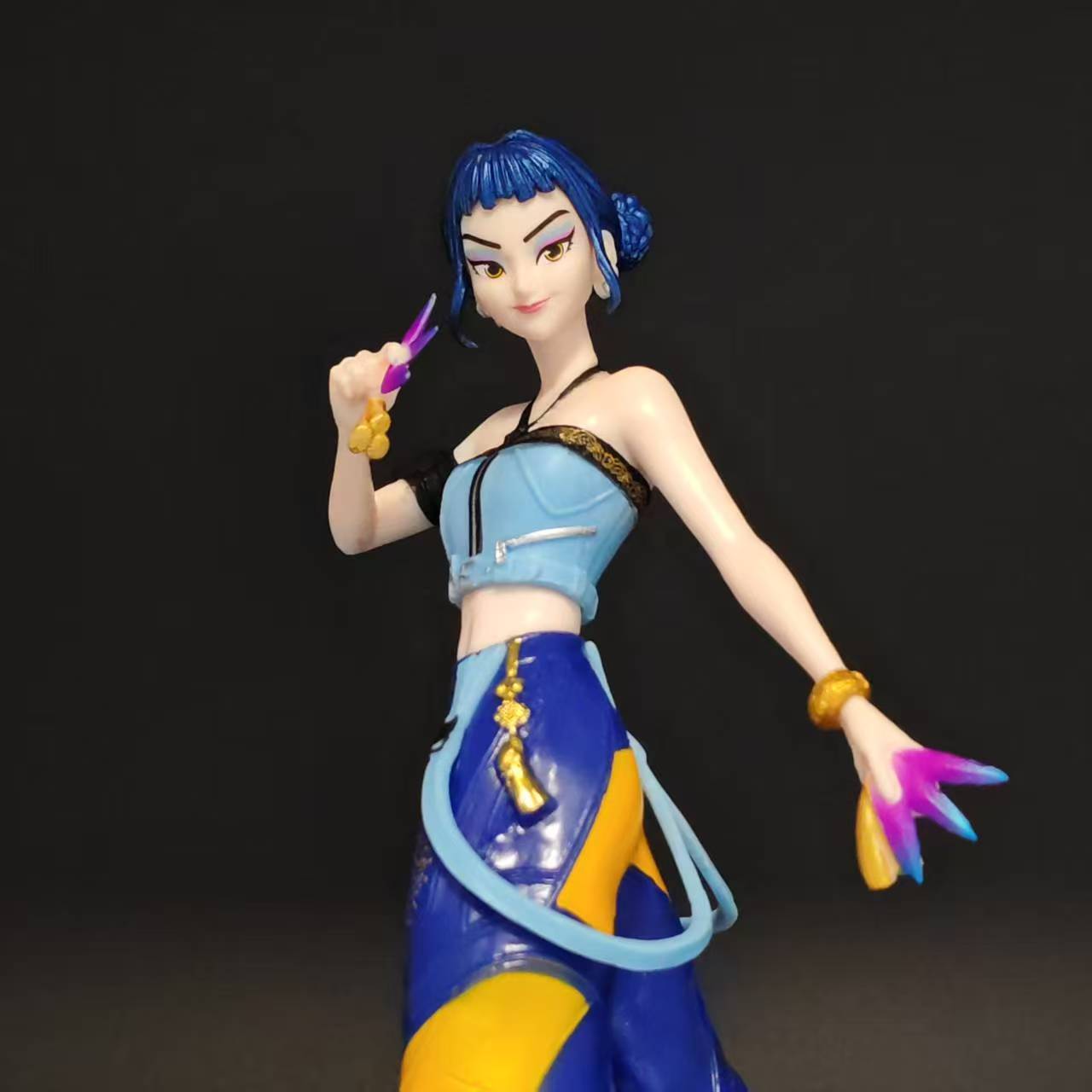 Dämonenjäger Hexen-Squad Zoe Hexe Schönes Mädchen Selena 8,26 Zoll/21 cm Anime Zweidimensional Beweglich PVC Kampfspielzeug Langlebige Geschenke beige