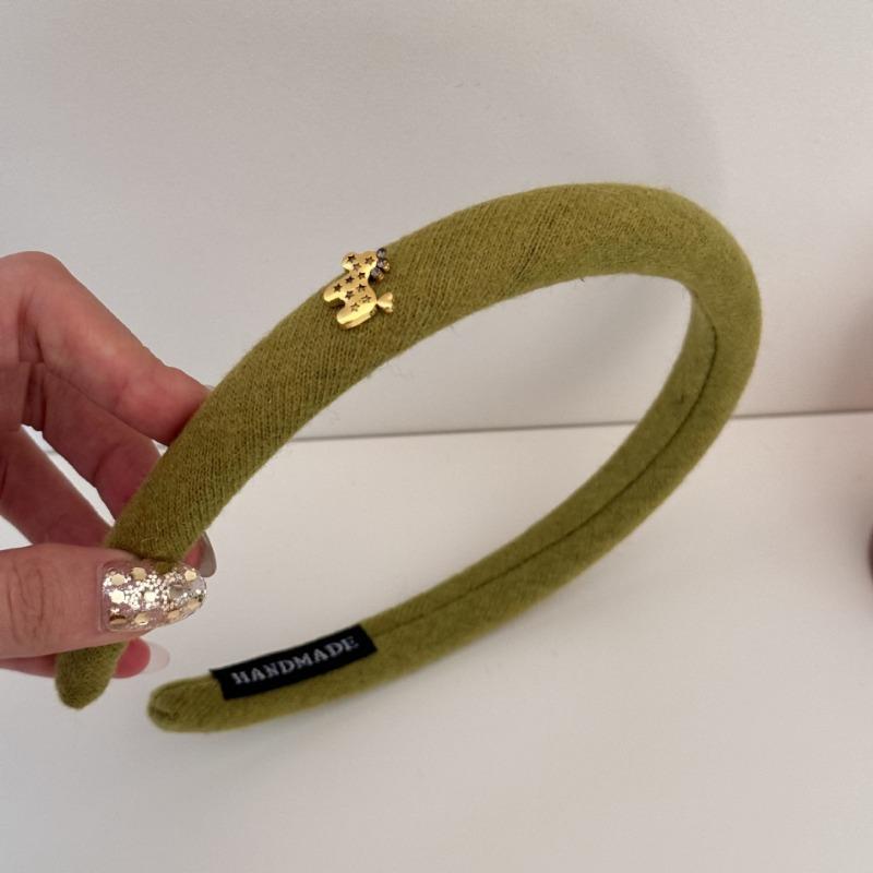 

Retro Pony Hairband with A High Crown Headband, A Sophisticated and Stylish Fashion Accessory with An Elegant Touch. зелений