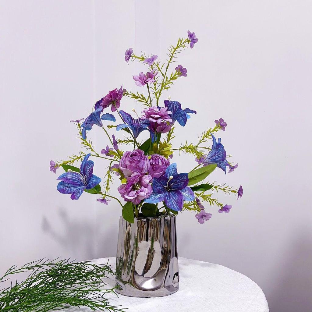 Grădina lui Monet Flori Artificiale Mov: Aranjament Decorativ pentru Fotografii și Vitrine.