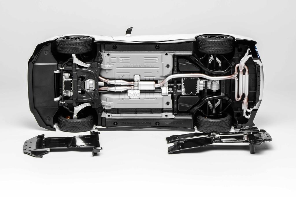 FREESTYLE MOTORHELIX Scale Nissan Track Edition Engineered By NISMO 2020 Brilliant White Pearl Finished Model M83506 1/18 GT-R (R35)
