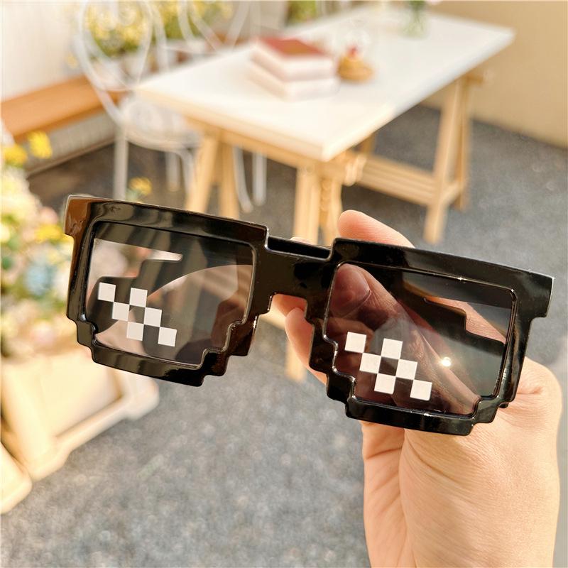 

Крутые мозаичные аниме-солнцезащитные очки - Уникальные фотореквизиты для личности