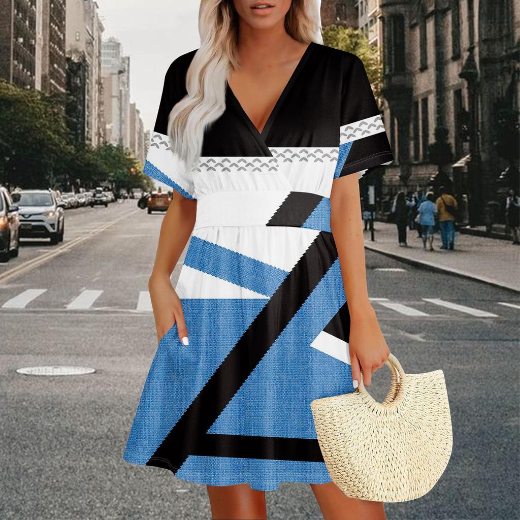 A Summer Short-sleeved Casual V-neck Floral Pocket Dress For Women