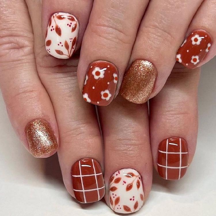 

24 Pcs Flowers Full Cover Stick on Nails Short Square False Nails Glittering Artificial Nails Winter Press On Nails 1