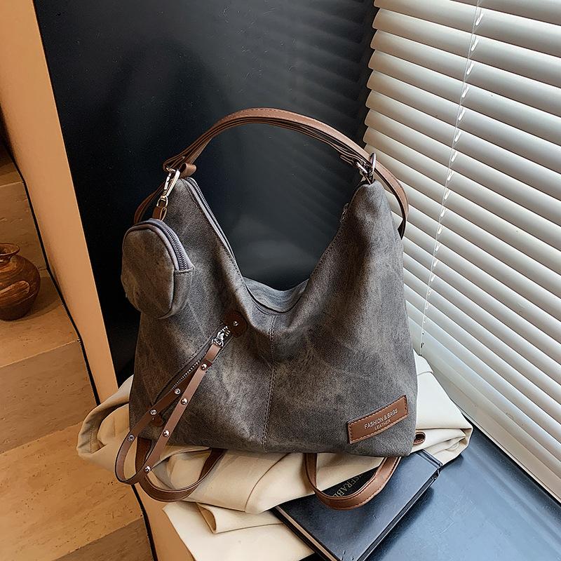 

Сумка-тоут женская большая вместимость 2025 новая повседневная летняя универсальная сумка через плечо многофункциональный модный рюкзак чёрный