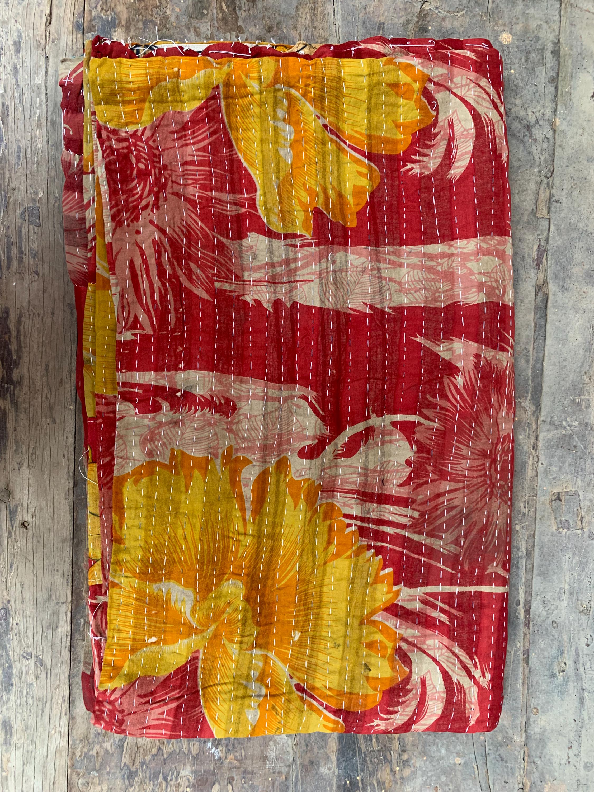 

Tropical Kantha Quilt: Red Floral Vintage Sari Throw Blanket 80X 50 різнокольоровий
