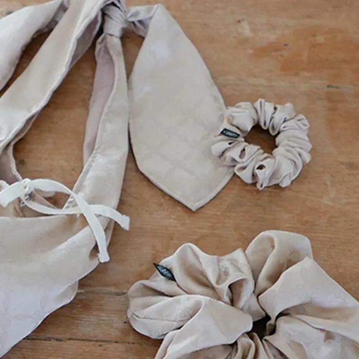 Floral Satin Jacquard Scrunchie_Small_Beige