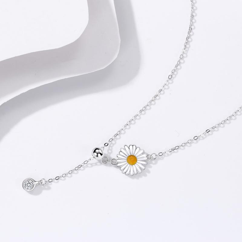 Small Daisy Fringed Necklace, Femininity Mori Flower Pendant, Light Luxury Collarbone Chain, Gift for Girlfriends
