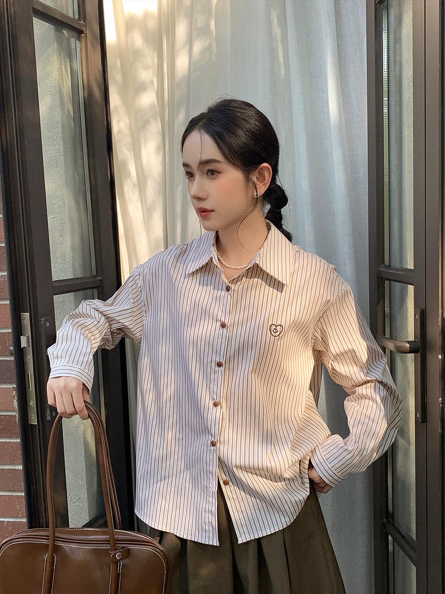 Yi Er Shan Korean-Style Striped Cotton Shirt with Heart Embroidery - Women s Casual Wear One Size
