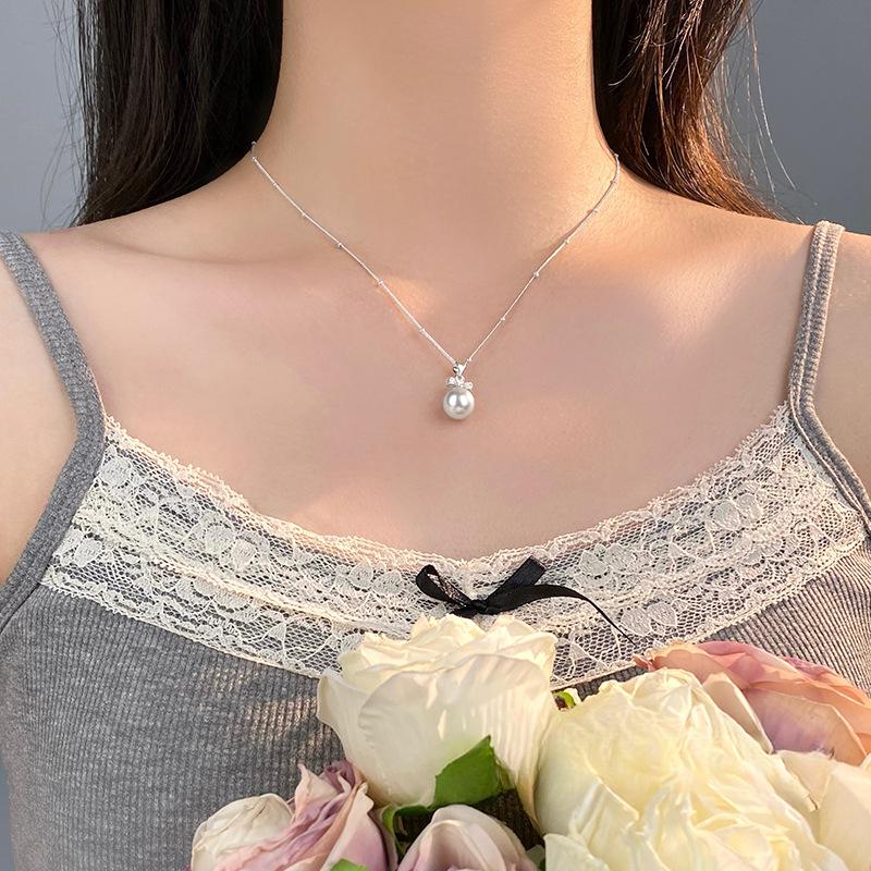 Light Luxury Diamonds Cross Pearl Necklace for Women with High Luxury and Small Design Sense Collar Chain