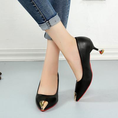Koreanische Version von Every Single Shoe Damen 2024 Herbst Metallspitze Mittelhoher Absatz Pendler Spitze Flacher Ausschnitt Schwarze High Heels