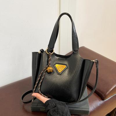 Autumn and Winter Retro Portable Tote Bag Women's 2025 New Bag High Value Versatile Niche Design Shoulder Messenger Bag