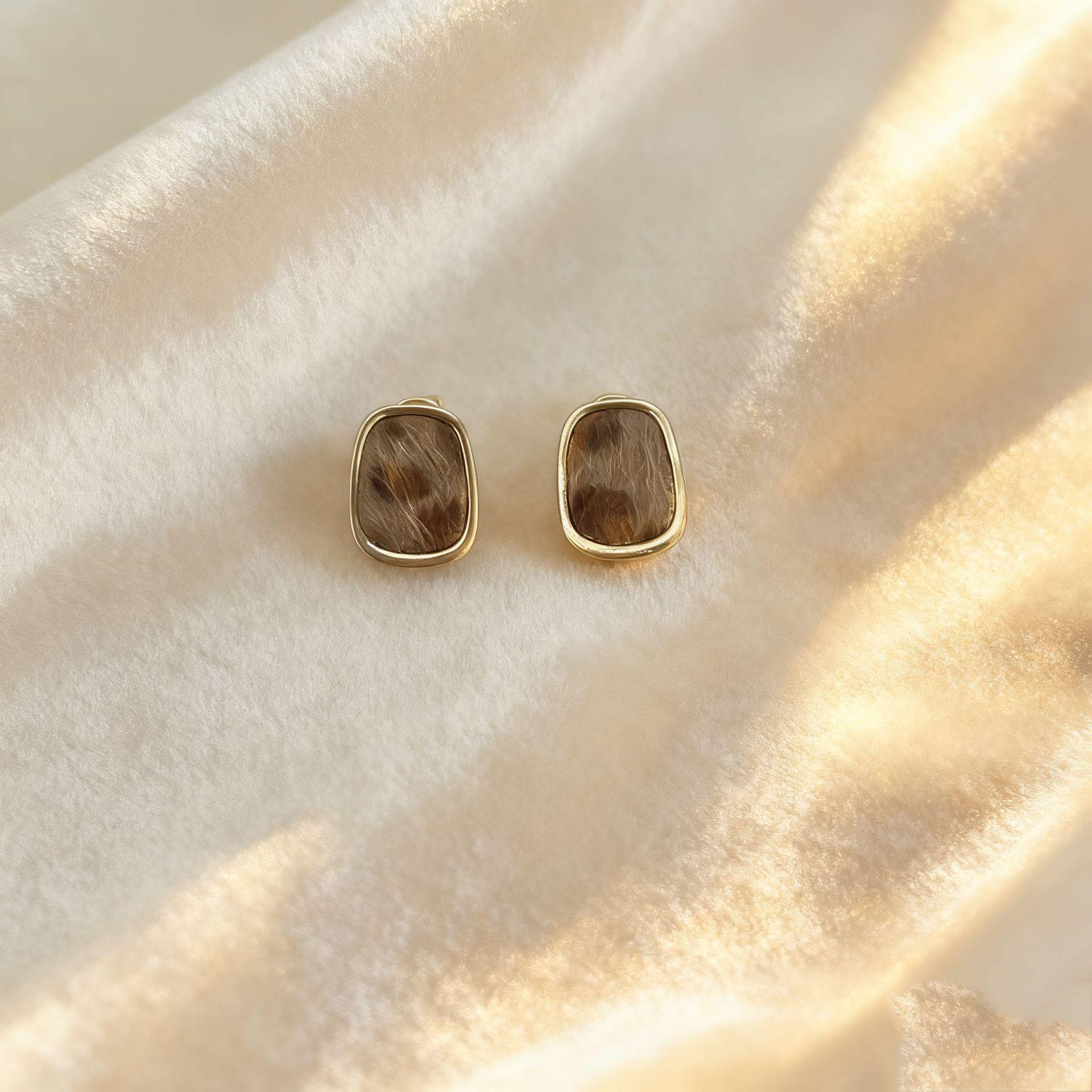 Leopard Print Geometric Earrings: Retro Hong Kong Style, Trendy Autumn/Winter Accessory, Mosquito Coil Holder Ear Clip, No Piercing Needed.