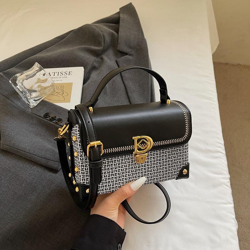 Crossbody bag light luxury niche high-end hand bag new popular shoulder bag fashionable versatile small square bag