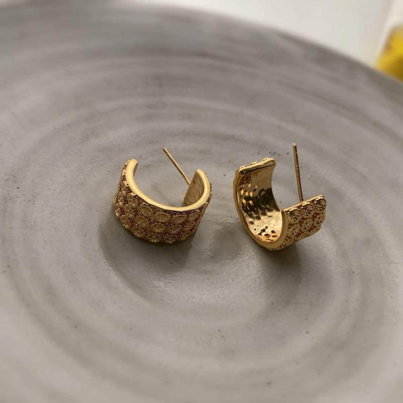 Fashion Circle Earrings Retro Gold Metal Design Niche Personality Temperament Versatile Earrings