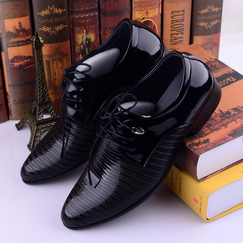Nuova Moda Stile Italiano Scarpe da Cerimonia da Uomo Scarpe Oxford Business di Lusso da Uomo Mocassini Casual in Pelle Nera Derby