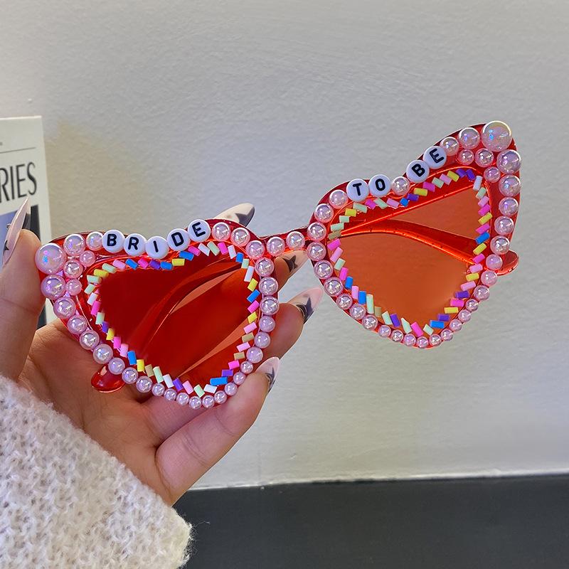 Bridal Rhinestone Heart Sunglasses: Pearl-Embellished Wedding Party Shades for Brides