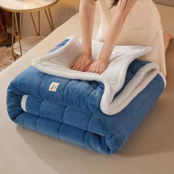 Korallen-Fleece-Herbst-Winter-warme Decken für Bett, 3 Schichten, verdickte Flanelldecke, Steppdecke, weich, bequem, wärmend, waschbar