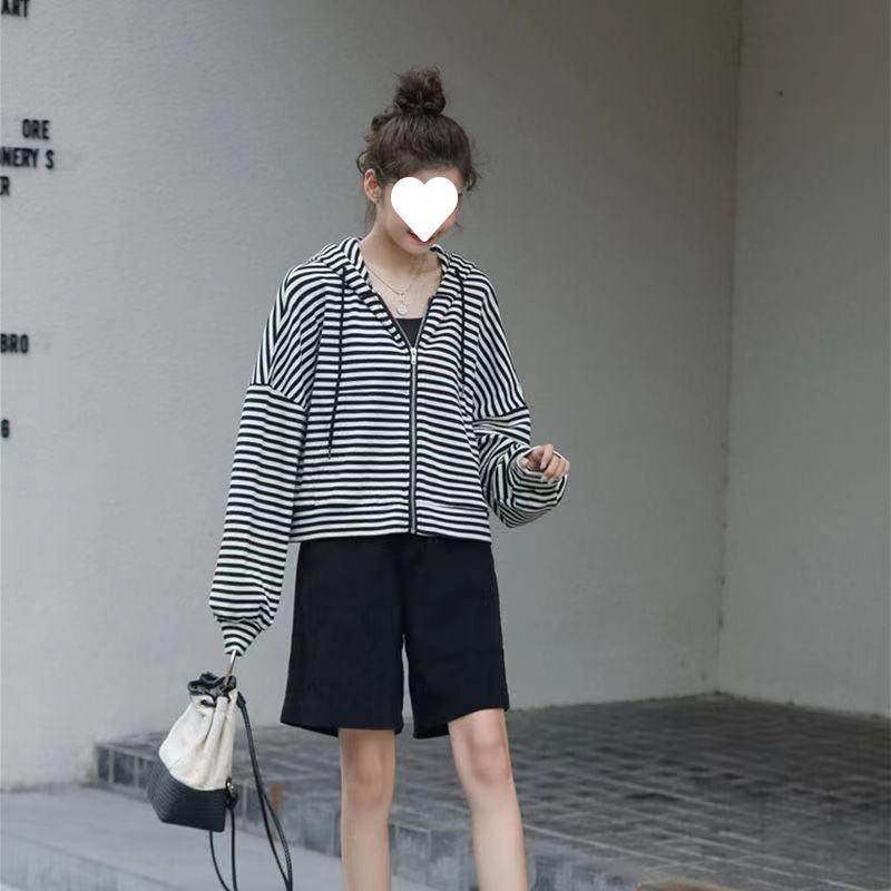 Spring 2023 Women's Trendy Loose-Fit Windbreaker: Slim Zipper, Long Sleeve, Windproof Short Coat.