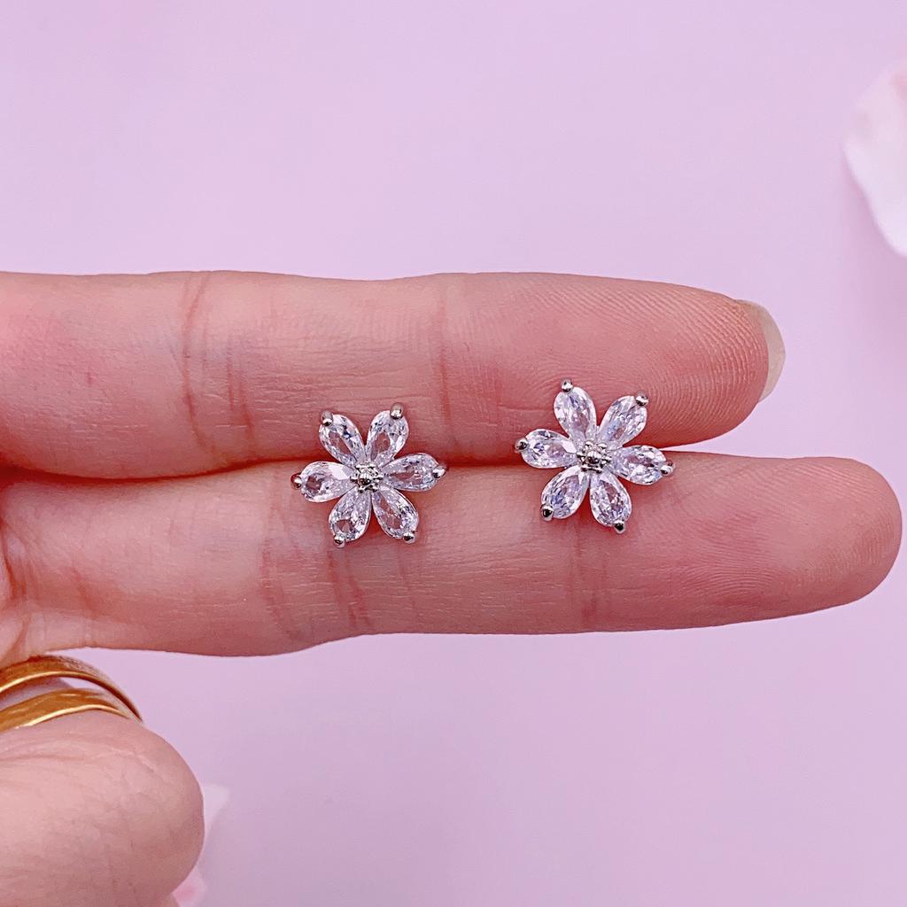 Petal Zircon Stud Earrings, Simple and Versatile Temperament, Small Personality, Super Flash Earrings, Earrings.