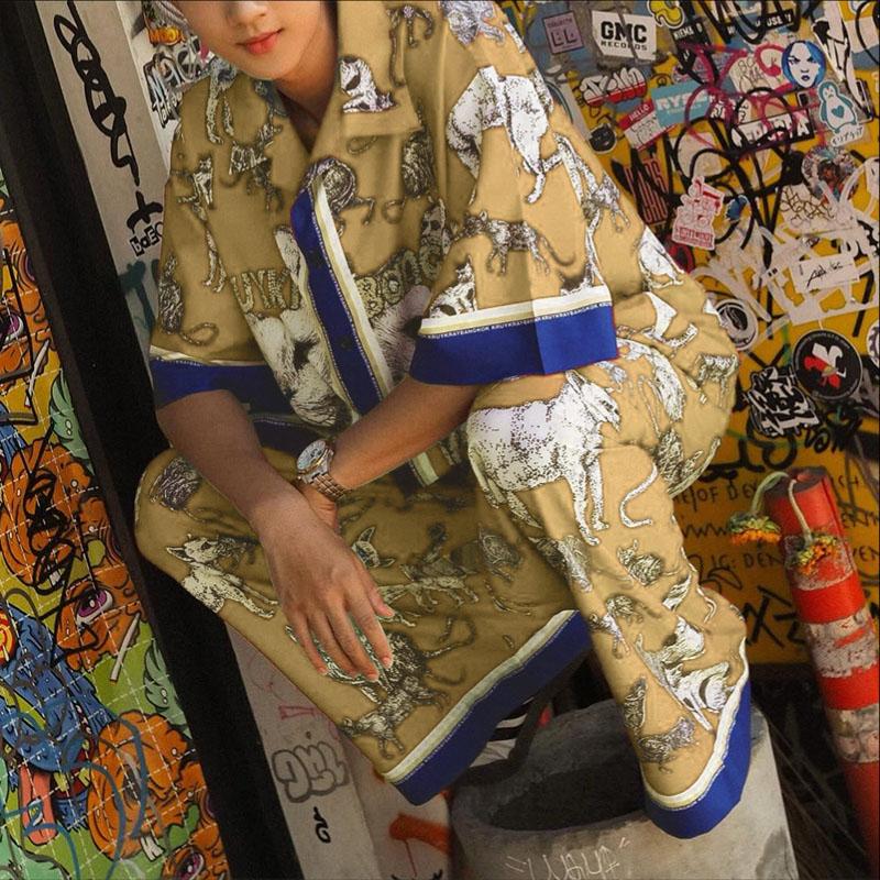 

INCERUN Мужские комплекты из двух предметов: рубашки с коротким рукавом и мультяшным принтом, брюки, повседневные свободные наряды 5XL хаки