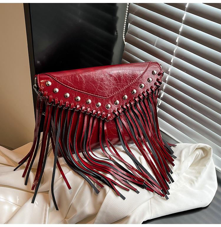 

Трендовые женские сумки, новые сумки с бахромой, сумки через плечо, сумки-мессенджеры, клатчи, модные и персонализированные квадратные сумки. красный
