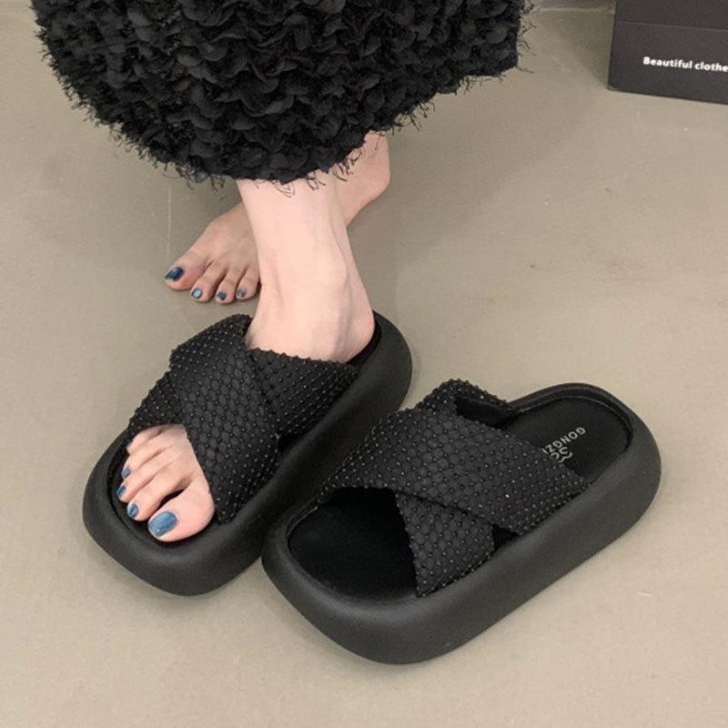 Thick-bottomed beautiful cross-strapped cool slippers for women's summer wear 2025 new models with skirts, fashionable beach one-word cool slippers