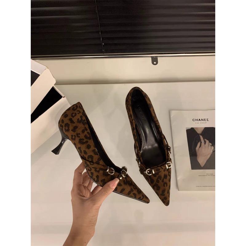 Pointed single shoes, light mouth and thin splicing, leopard print splicing, one pedal metal buckle, sexy temperament, high heels, women's thin heels