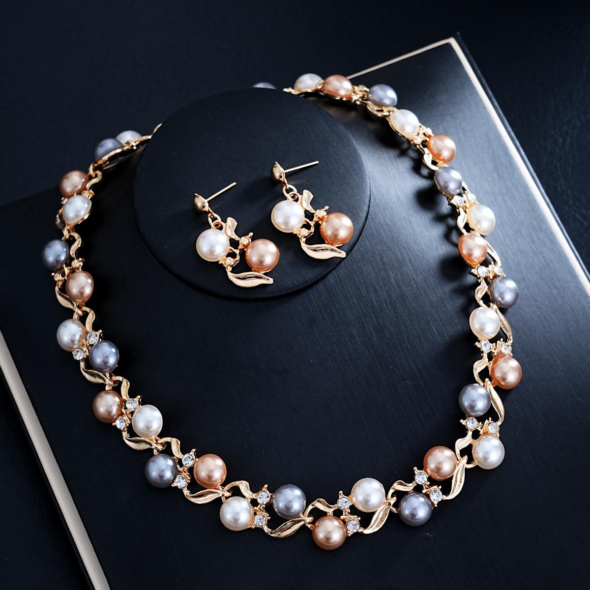 

2026 European and American Retro Pearl Necklace Set 2-piece Bridal Wedding Banquet Accessories Dress Temperament Jewelry Women 45CM золотой