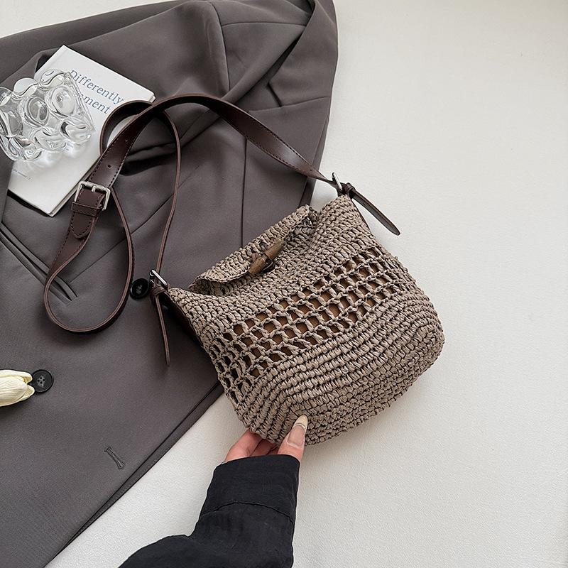 

Straw bag women s 2025 new summer large-capacity shoulder bag vacation style niche bag fashion woven messenger bag серый