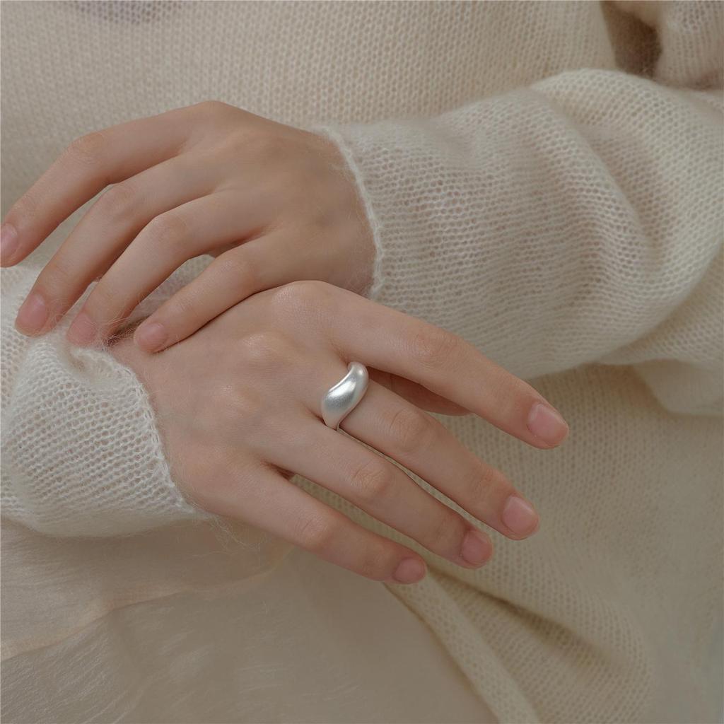 Elegant Ins-Style Matte Irregular Adjustable Ring for Women - Fashionable, Versatile, and Trendy Index Finger Jewelry.