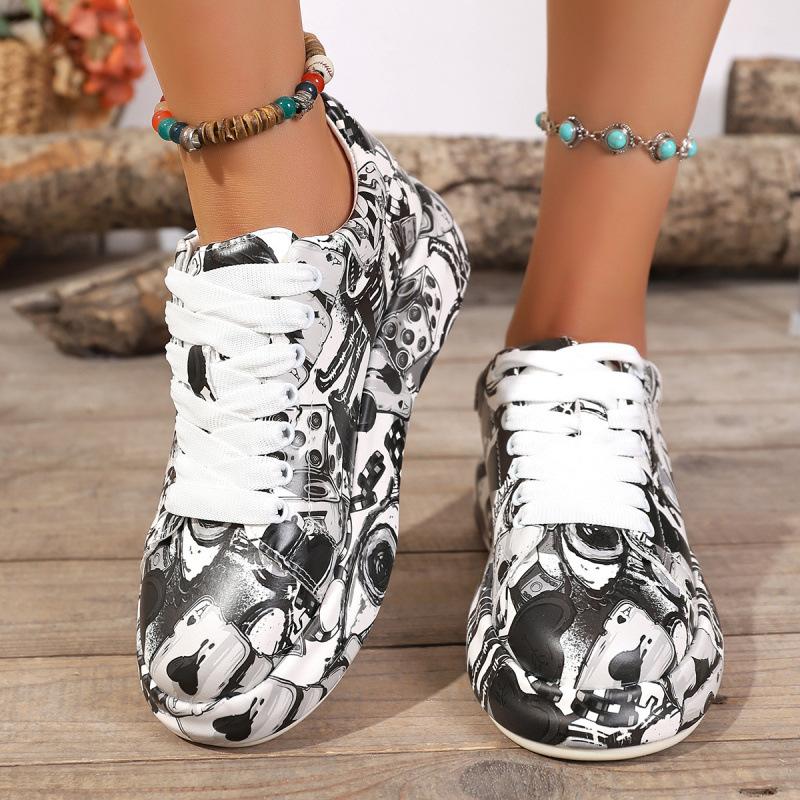 European and American New Large-size Board Shoes Painted Letter Printing Thick-soled Lace-up Round Head Sports Shoes