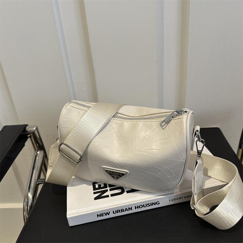 Textured Women's Bag 2024 New Pillow Bag Spring Women's Leisure Trend Messenger Bag Fashionable Textured Shoulder Bag
