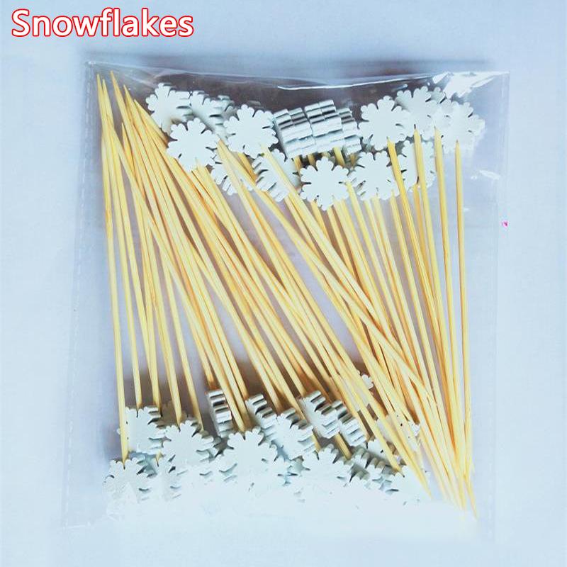 50Pcs/set Christmas Fruit Sticks Disposable Bamboo Sticks Snowflake Christmas Tree Elk Santa Claus Snowman Sticks Xmas Ornaments