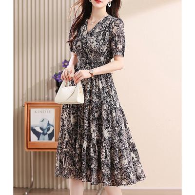 Vestido preto elegante com decote em V e manga curta com estampa floral para o estilo de verão feminino