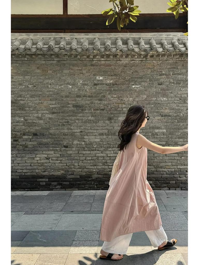 Sukienka damska bez rękawów o luźnej sylwetce na rok 2024