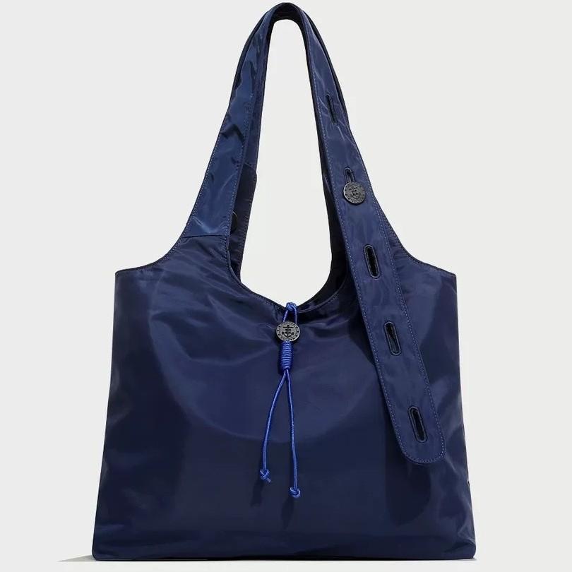 Large Capacity Tote Bag 2026 New Fashionable and Versatile Niche Design Shoulder Bag Simple Commuting Tote Bag