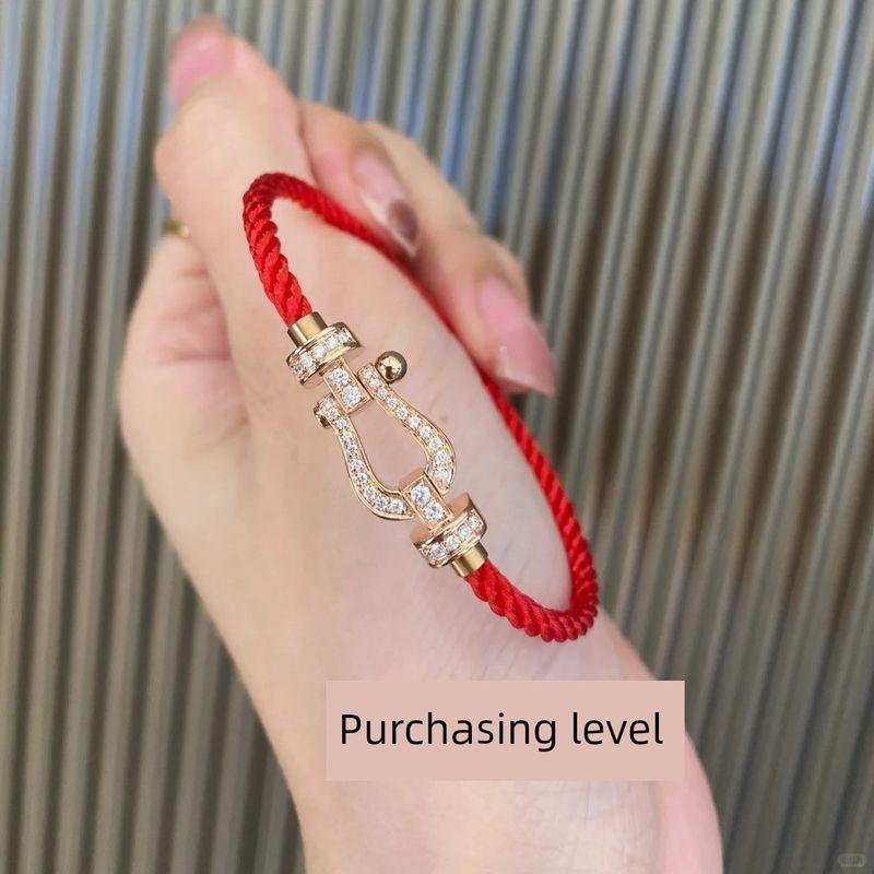 

Высокая версия Застежка Vachette Инкрустированный бриллиантами Браслет из тонкой стальной проволоки Женский Покрытие золотом 18 карат Парный Удачный Маленький красный ремешок Год рождения 16cm Small size red rope-rose gold diamond buckle