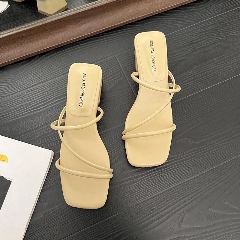 

Крутые шлепанцы на высоком каблуке, носить сказочные шлепанцы, новинка лета 2025 года с юбкой, французские шлепанцы на толстом каблуке с тонкими ремешками 39 жёлтый