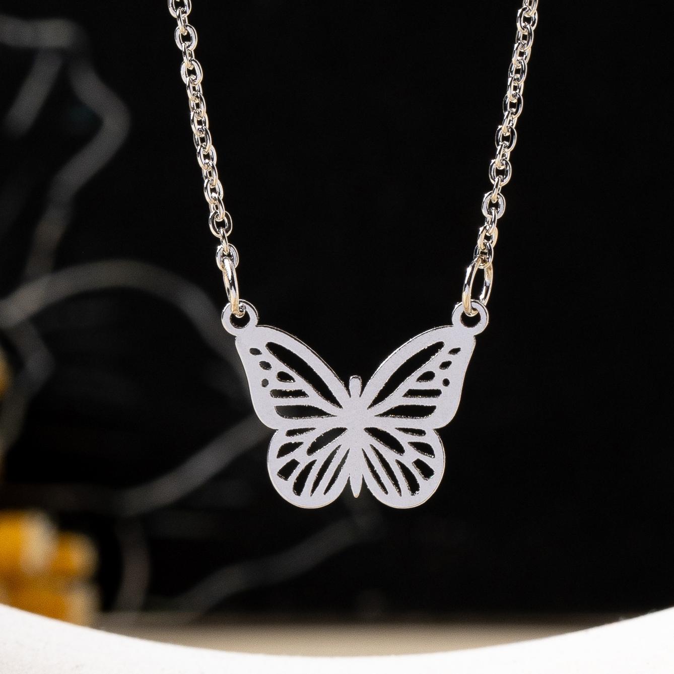 

A Women s Necklace, a Simple Butterfly Necklace Suitable for Everyday Wear and Vacation Wear