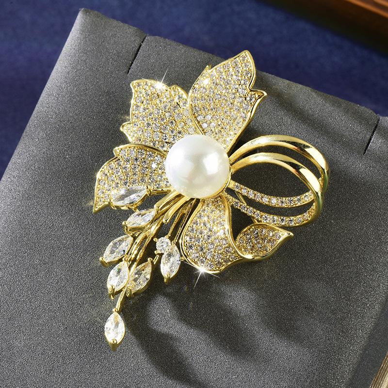 Luxury Rhinestone Flowers Imitation Pearl Brooches Women Sparkling Zircon Bowknot Brooch Pin Scarf Coat Suit Accessories Jewelry