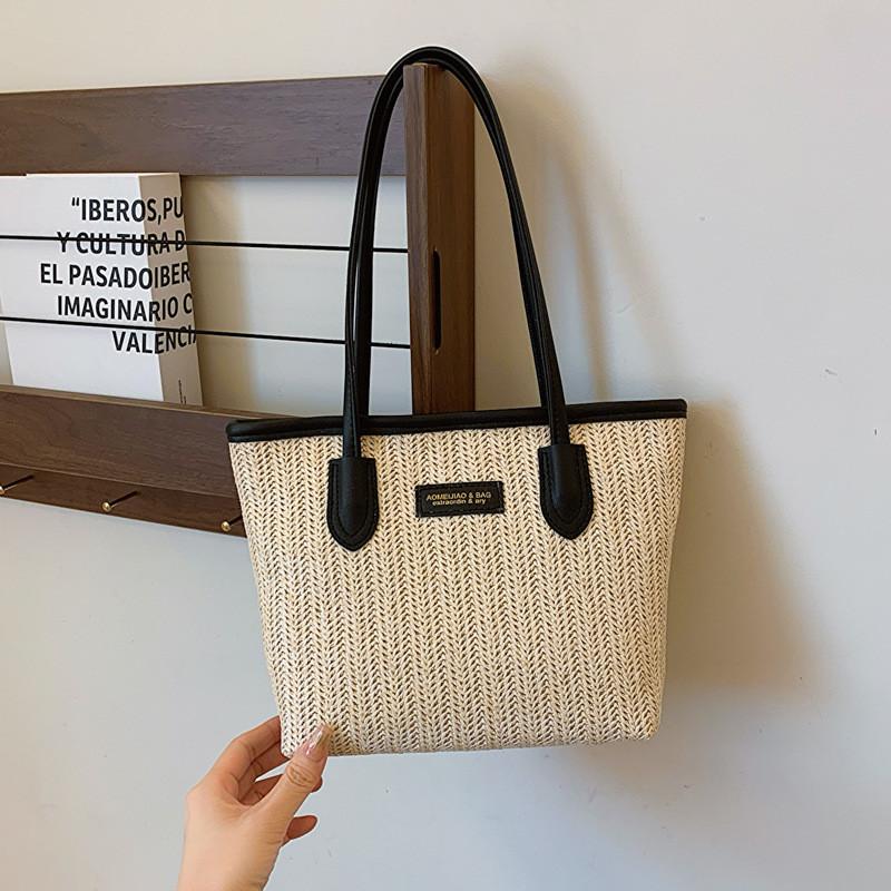 

Stylish And Unique Medium Sized Straw Bucket Bag For Daily Street Fashion With Bold Contrast Stitching чёрный