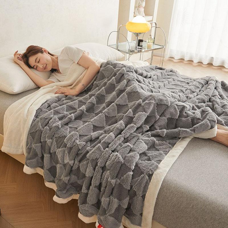 Faux Rabbit Wool Blended Plaid Blanket Sheep Camel Wool Jacquard Double-Layer Thick Blankets Single Bedspread for Four Seasons