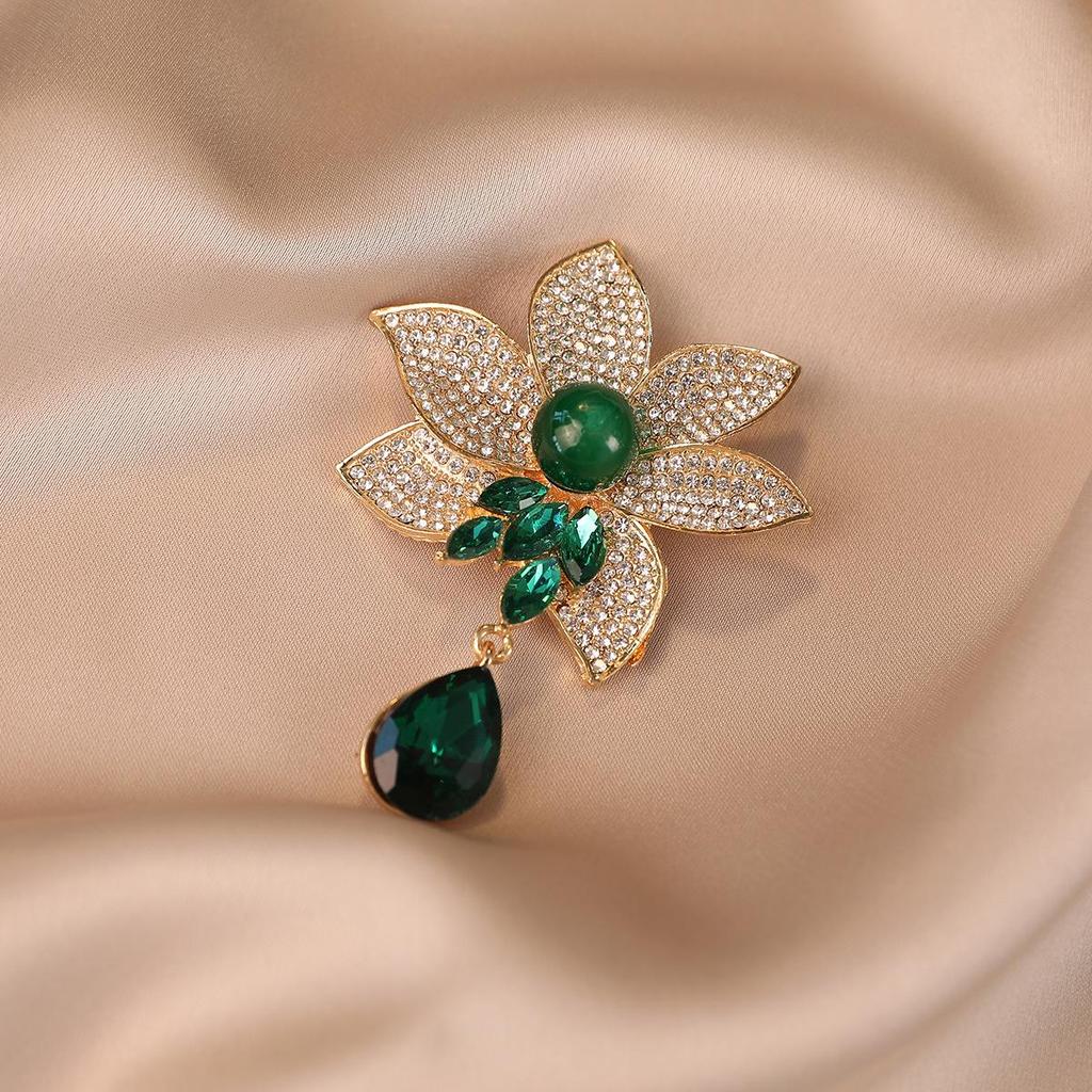 Exquisite High-End Schmetterlingsbrosche für Damenmode - Elegante Corsagen-Nadel & Kleidungsaccessoire