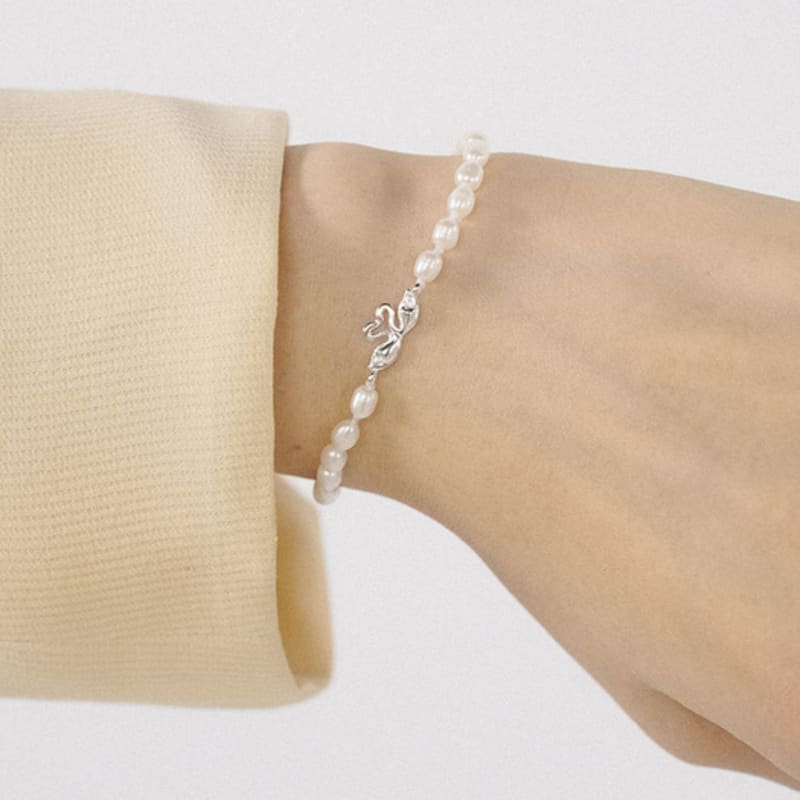 Baked Alaska [SILVER] Kissing Swan Pearl Bracelet