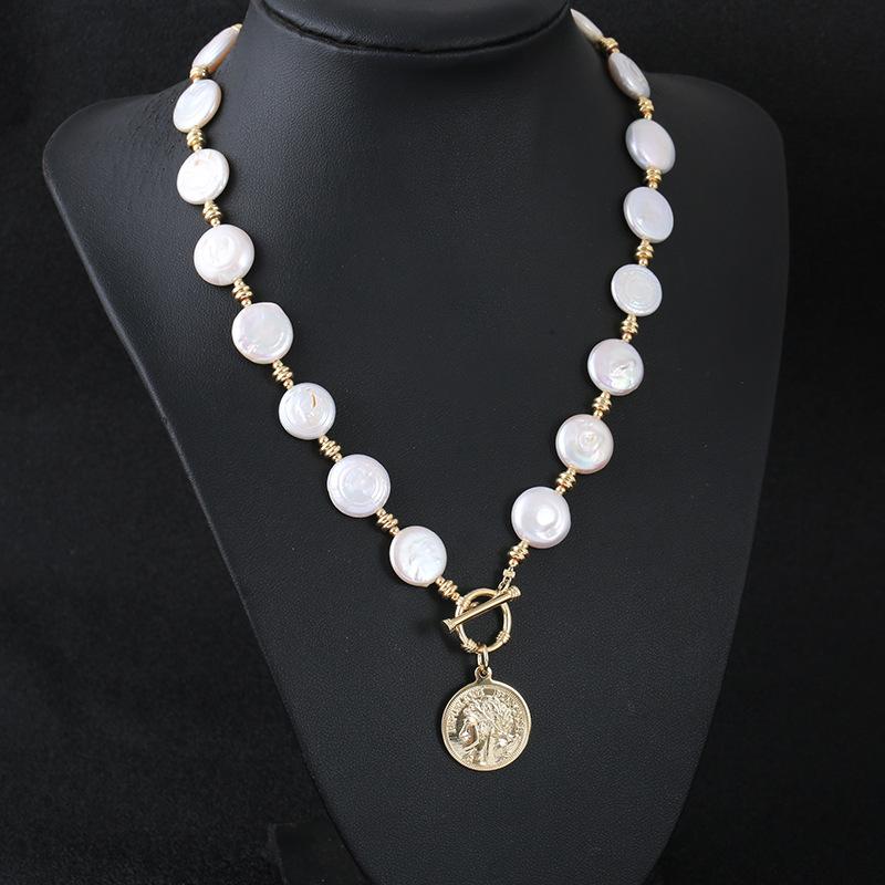 

Small niche design natural freshwater Baroque pearl chain short necklace for women, light luxury queen portrait gold coin collarbone chain