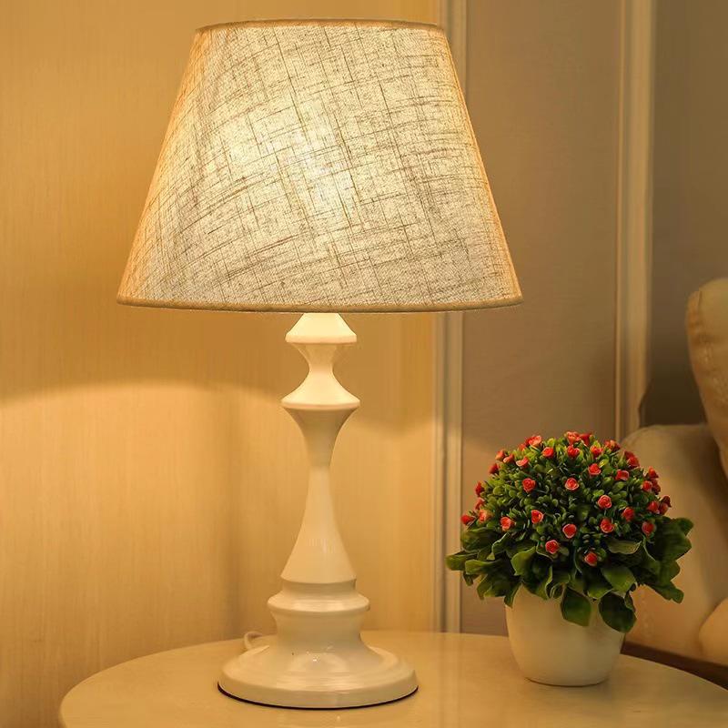 Vintage American LED Table Lamp – Retro Bedside, Office, Hotel Project, or Bedroom Use – Eye Protection & Dimmable Night Light.