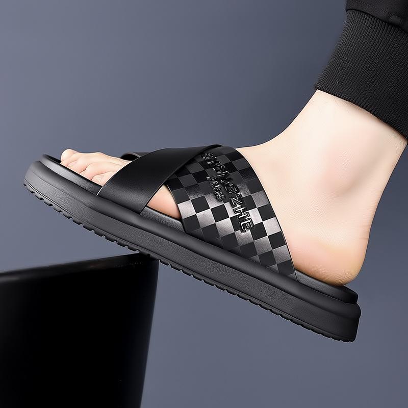 Summer New Fashion Soft Soles Non-slip Outside Wear Slippers for Men  Black Leisure Leather Beach Shoes Slippers Man