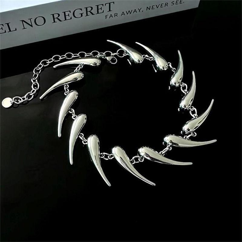 Personalized spine geometric silver spine irregular metal necklace exaggerated necklace niche necklace