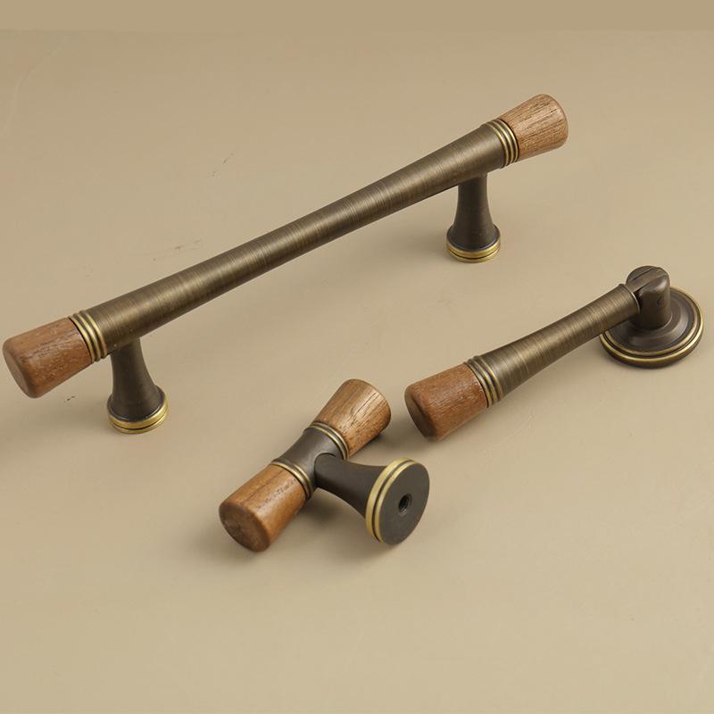 Vintage Look Nordic Cabinet Door Handle in Walnut and Brass for Clothing Storage